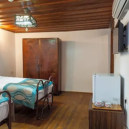 Lal Hotel