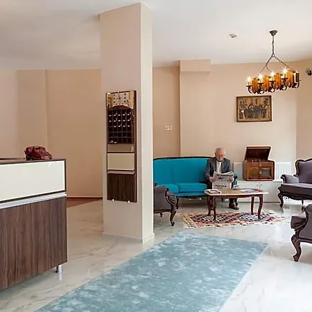 Lal Hotel